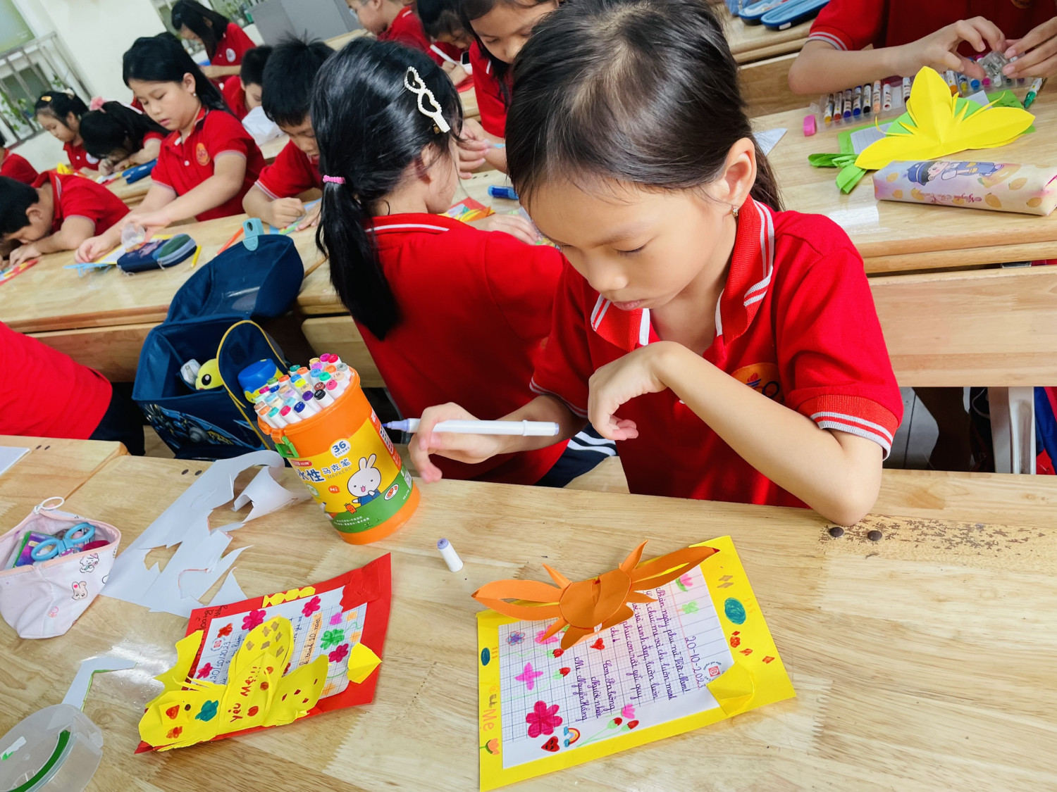 Hoạt động chào mừng ngày 20/10 của cô trò lớp 3A7