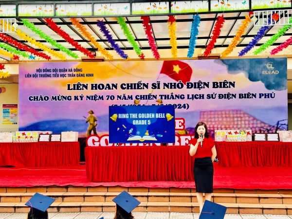 Cô giáo Nguyễn Thị Huyền phát biểu khai mạc Hội thi