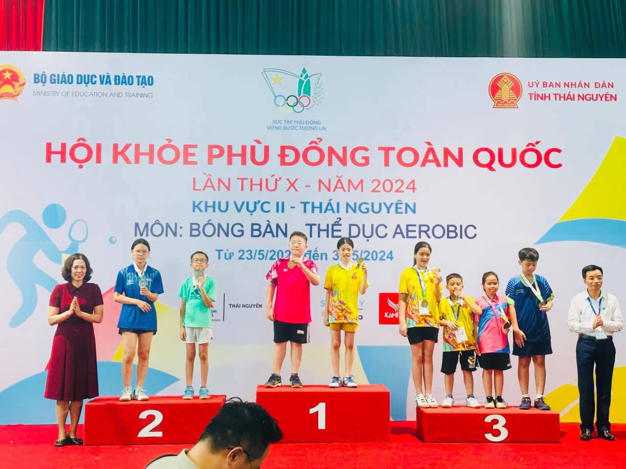 Tay Bóng bàn tiếp tục bước lên đài bục vinh quang