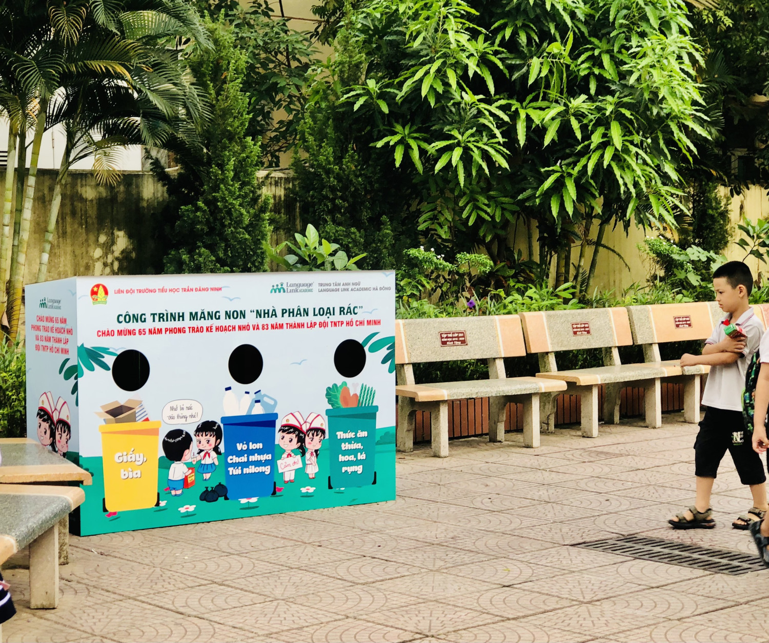 "Nhà phân loại rác thân thiện" - người bạn mới của các bạn nhỏ trường Tiểu học Trần Đăng Ninh