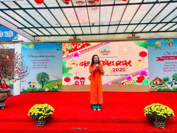 Trường Tiểu học Trần Đăng Ninh gặp mặt đầu xuân Ất Tỵ 2025