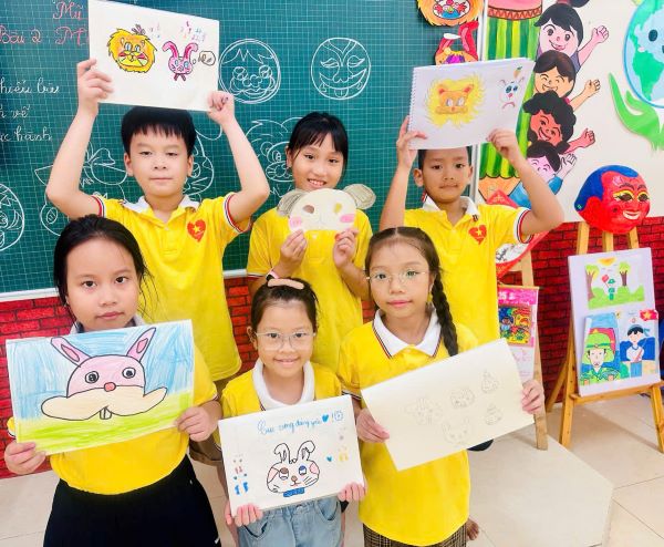 GIỜ HỌC MỸ THUẬT – SẮC MÀU TRUNG THU TRONG MẮT CÁC HỌC SINH TRƯỜNG TIỂU HỌC TRẦN ĐĂNG NINH