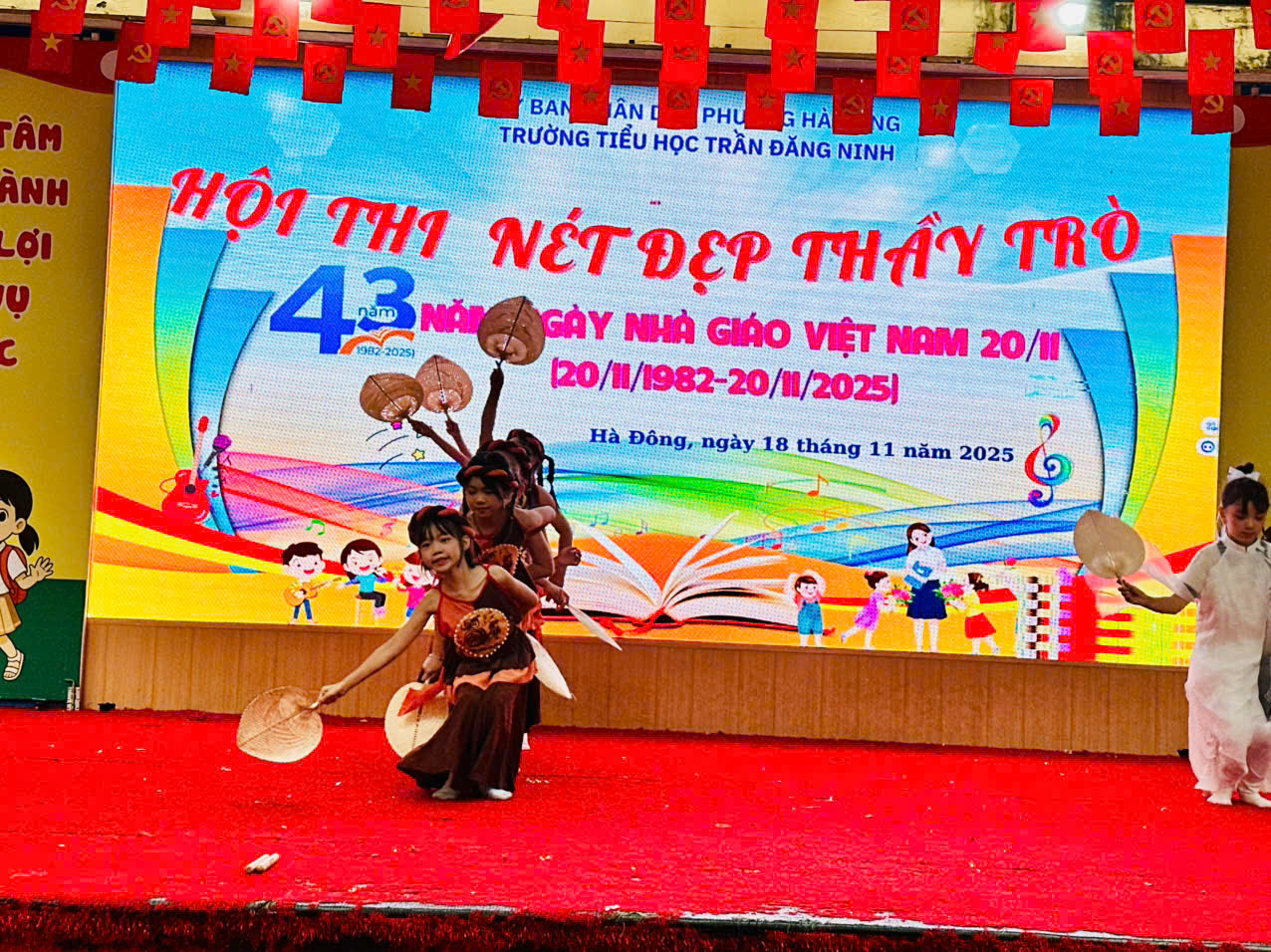 CÁC HOẠT ĐỘNG CHÀO MỪNG NGÀY NHÀ GIÁO VIỆT NAM 20/11 CỦA CÁC EM HỌC SINH TRƯỜNG TIỂU HỌC TRẦN ĐĂNG NINH